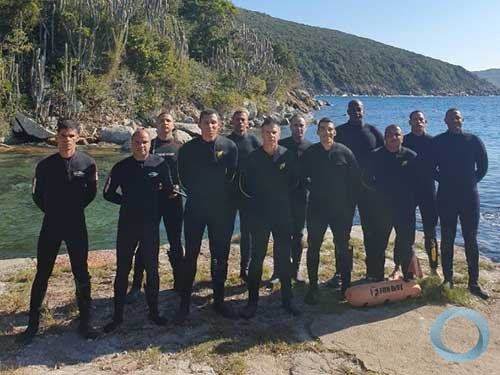 Batalhão de Engenharia de Fuzileiros Navais realiza adestramento de mergulho em Arraial do Cabo - Água Rara